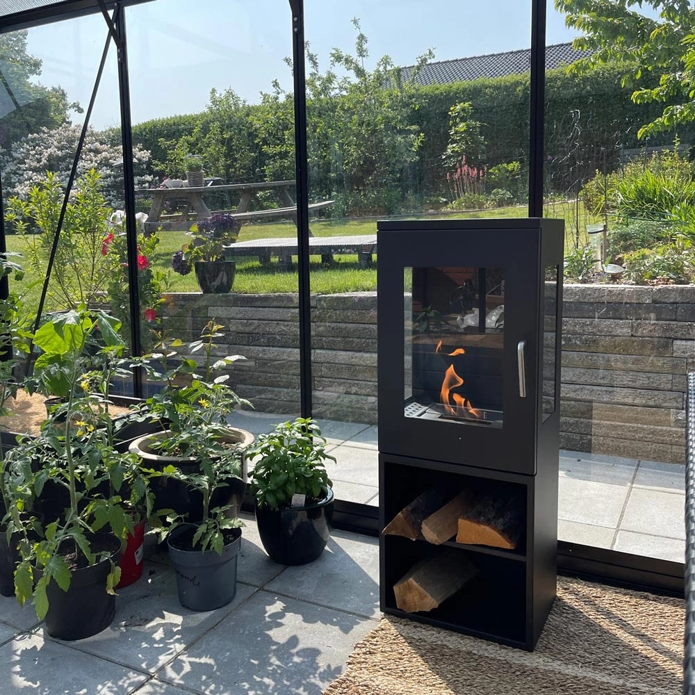 scandiflames cheyenne freestanding bioethanol stove lifestyle in conservatory view 